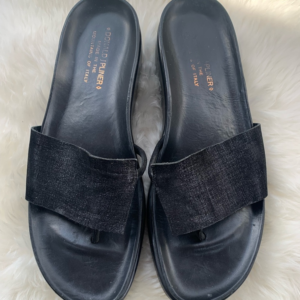 Donald J Pliner Fifi Black Metallic Sandals. Gently worn but in great condition